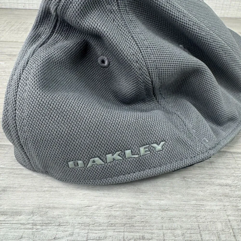 Oakley Classic Low Baseball Cap Mens L/XL Gray Logo Textured Flex Fitted Hat